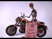 Ghost Rider Experiment mit einer BMW R1200 mit Skelett 1 zu 6