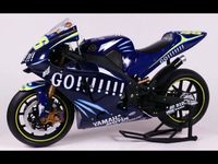 Italeri Yamaha YZR M1 Rider Velentino Rossi 1 zu 6